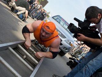 Силач намерен установить рекорд России в поддержку красноярских олимпийцев