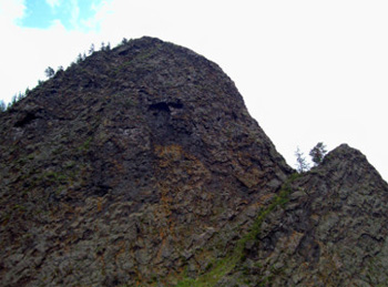 Школьница в Хакасии погибла, взобравшись на скалу ради фотографии