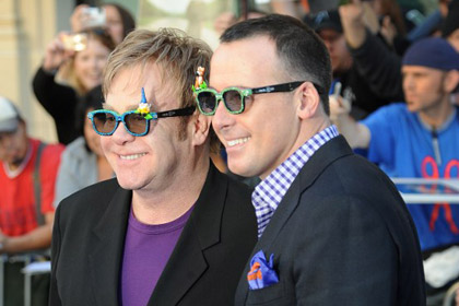 Элтон Джон вступит в официальный брак