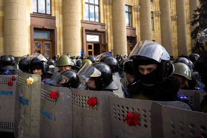 В Харькове милиция забросала гранатами пророссийских активистов