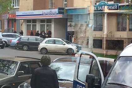 В белгородском банке захватили заложников