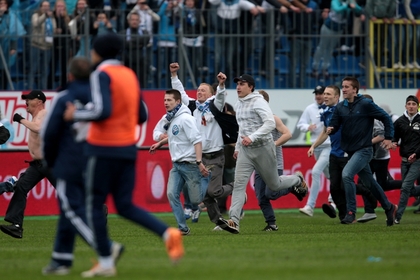 Болельщики сорвали игру «Зенита» и «Динамо»