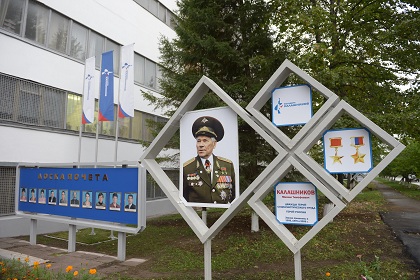Канделаки займется имиджем «Калашникова»