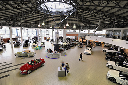 Продажи новых автомобилей в России упали на четверть