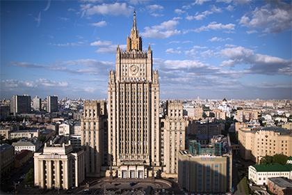 МИД рассказал о затонувшем у берегов Йемена судне с россиянами