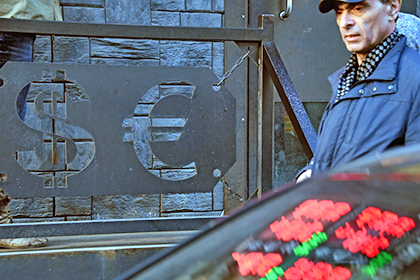 Официальный курс евро приблизился к 73 рублям