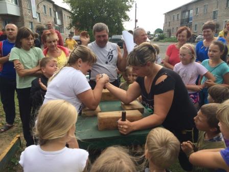 Мастер-класс по подтягиванию сельчанам показал рекордсмен Книги рекордов Гиннесса Николай Каклимов