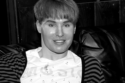 В отеле под Лос-Анджелесом нашли мертвого двойника Бибера и наркотики