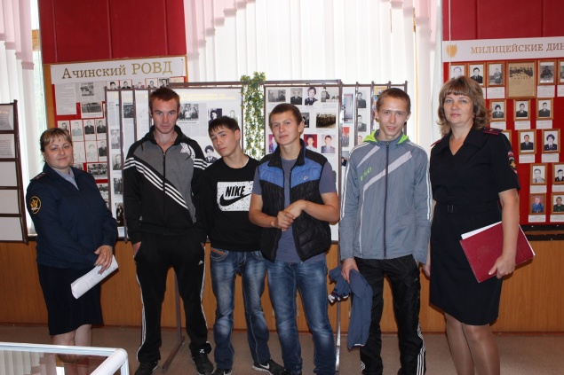 Полицейские совместно с инспекторами уголовно – исполнительной системы провели профилактический урок для трудных подростков