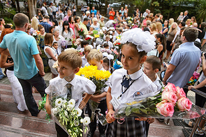 Путин поручил рассмотреть вопрос о переносе начала учебного года