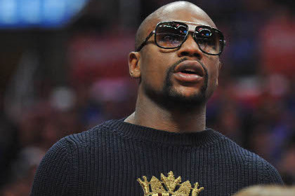 Боксер Мейвезер взял под опеку амурскую тигрицу Анну Савельевну