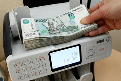 Реальная зарплата россиян сократилась на 9,5 процента за год
