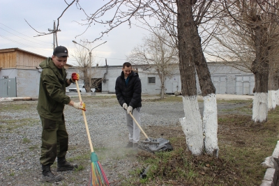 Ачинские полицейские приняли участие в общегородском субботнике