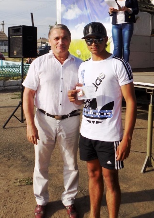 Учащийся Лапшихинской школы получил золотой знак ГТО