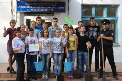 В Ачинске сотрудники полиции совместно с подшефными приняли участие в экологическом субботнике «Зеленая Россия»