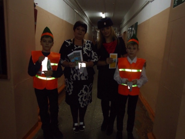 Ачинцы стали активнее использовать светоотражающие аксессуары