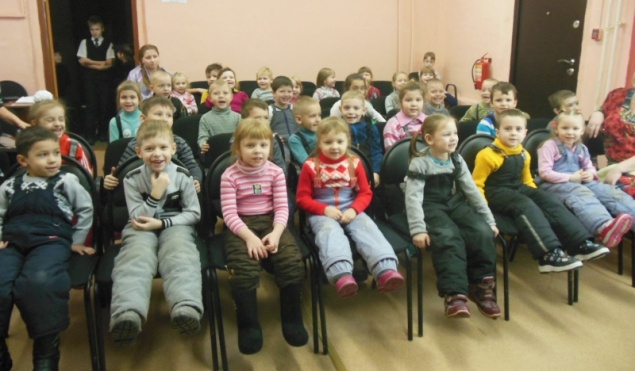 Госавтоинспекторы и ачинские школьники провели акцию «Мы – за безопасное детство»