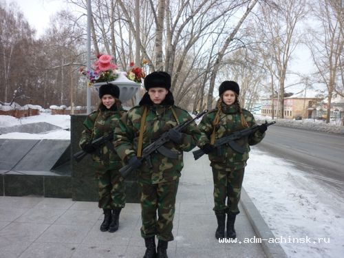 На «Пост № 1» в Ачинске заступил караул учащихся школы №17