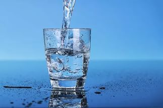 Эксперты назвали лучшие и худшие марки питьевой воды в бутылках