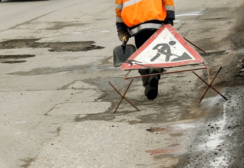 В Ачинске начался ямочный ремонт дорог