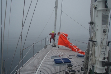 В Тихом океане спасли дрейфовавших пять месяцев девушек