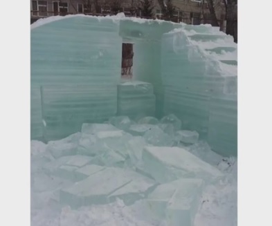 Хулиганы разгромили ледовый городок в Академгородке