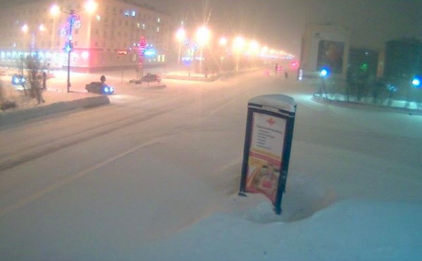 Из-за метели полицейские перекрыли дорогу между Норильском и аэропортом