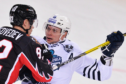 Российский хоккеист напился и избил жену одноклубника на корпоративе