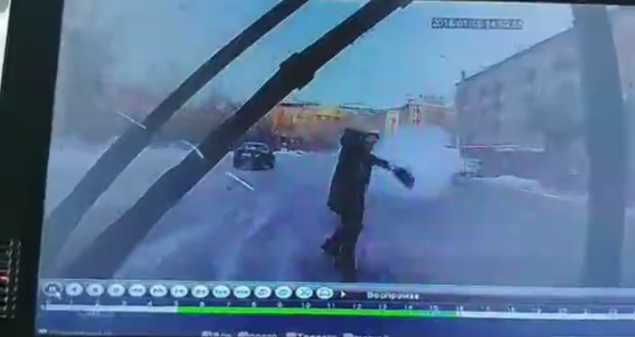 В центре Красноярска автобус сбил бабушку-нарушительницу: женщина погибла