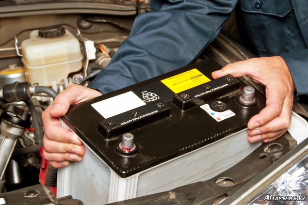 В Ачинске полицейские задержали подозреваемых в серии краж автомобильных аккумуляторов