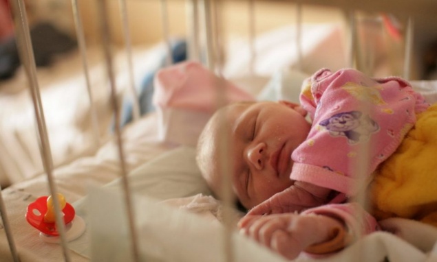 Краевые депутаты поддержали ежемесячные выплаты за рождение первого ребенка