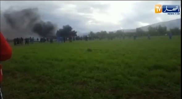 При падении военного самолета в Алжире погибли 200 человек
