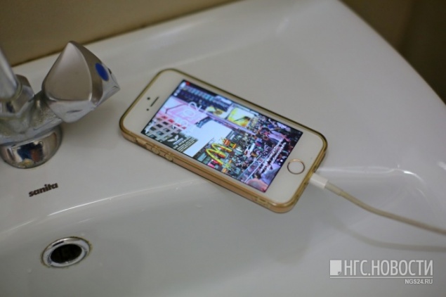 Девочка принимала ванну со смартфоном на зарядке и погибла от удара током