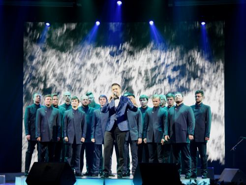 Глава Ачинска Илай Ахметов выразил благодарность компании «Роснефть» за выступление московского хора Сретенского монастыря