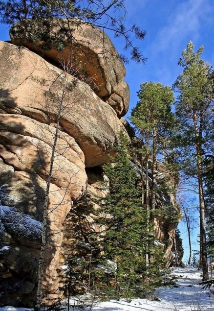 Турист упал со скалы на «Столбах» и получил серьезную травму
