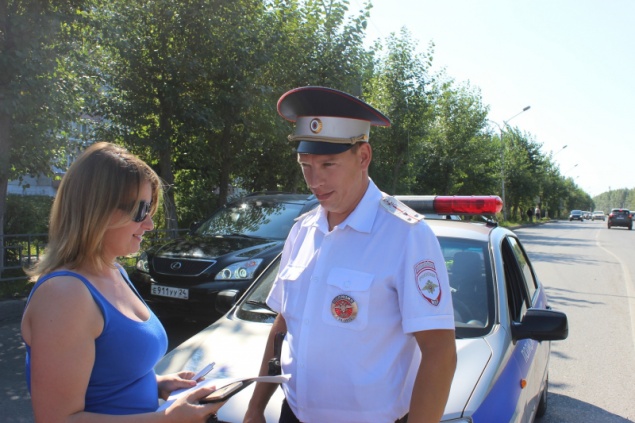 В Ачинске общественники понаблюдали за работой дорожных полицейских