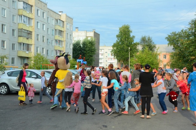 ФОТОРЕПОРТАЖ: Первые праздники в обновленных дворах Ачинска прошли на «Ура!»
