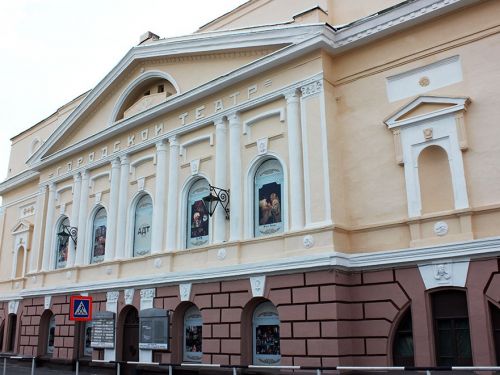 Сегодня новый 84 театральный сезон в Ачинске откроется с обновленного сквера