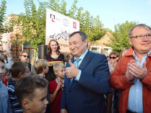 В Ачинске на открытие обновленного сквера состоялся гранд-променад «Ворота времени»