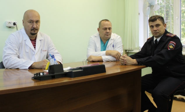 Начальник ачинской Госавтоинспекции Сергей Оленников провел рабочую встречу с руководителем филиала наркологического диспансера