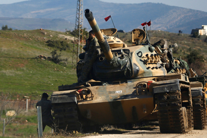 Турция стянула танки к Сирии