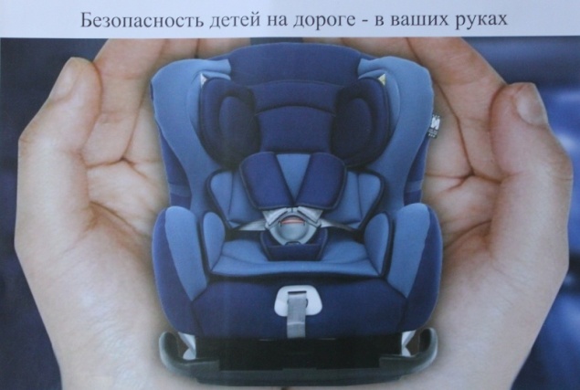 Госавтоинспекторы контролируют правила перевозки детей в салонах автомобилей