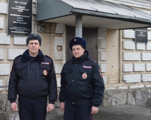 На трассе под Минусинском неизвестный водитель спас потерявшего сознание старика. Его ищут