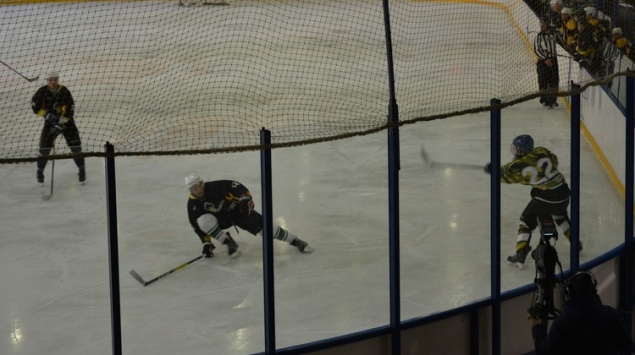 Хоккеисты Ачинска подарили своим болельщикам зрелищный матч