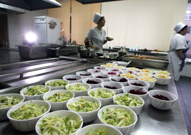 Жители Красноярского края стали больше тратиться на общепит и сигареты