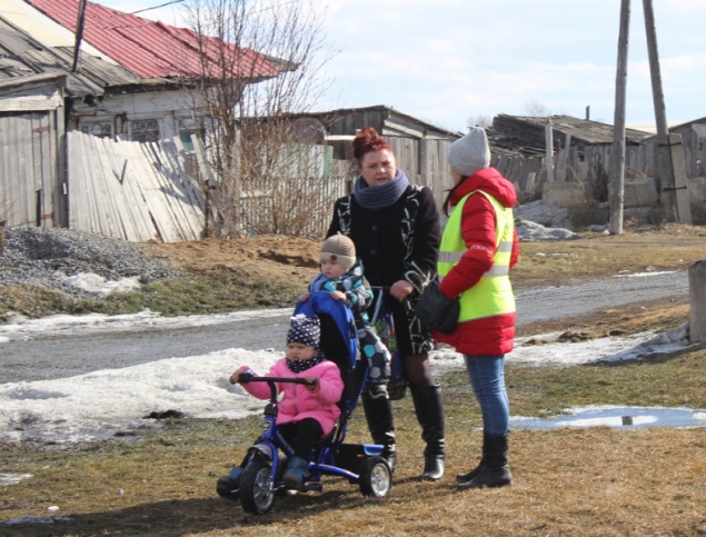 В Ачинске полицейские и дружинники проводят работу с населением по профилактике мошенничества