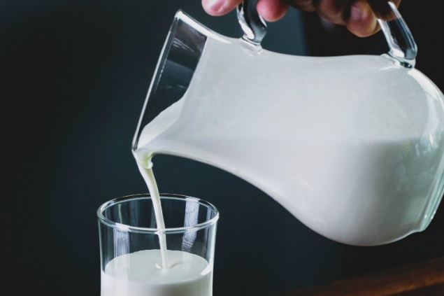Обезжиренное или цельное: какое молоко полезнее на самом деле