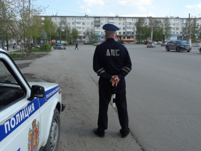 Автополицейские призывают пешеходов быть осторожными на дороге