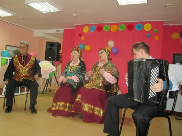 Ветераны органов внутренних дел принимают поздравления в связи с празднованием памятной даты