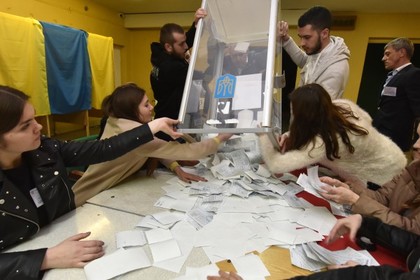 Подсчитана половина голосов на выборах президента Украины